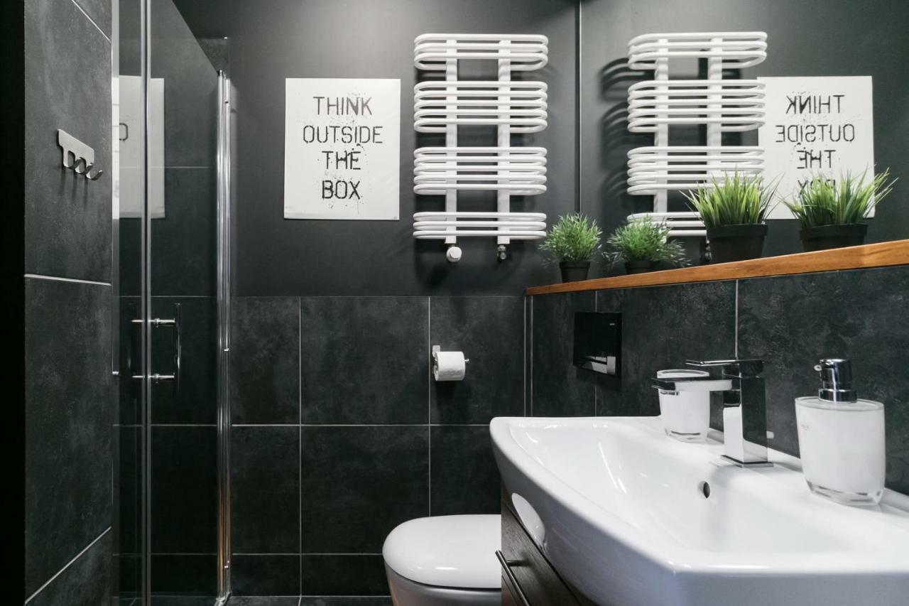Apartament Business Europa22 Airport Lotnisko Premium Wysoka Jakość Quality Otwarty Dla Gości Biznesowych Niemasowość Izolatorium Bon Turystyczny Sterylne Warunki Kwarantanna Bądź Biurowa Praca Zdalna *